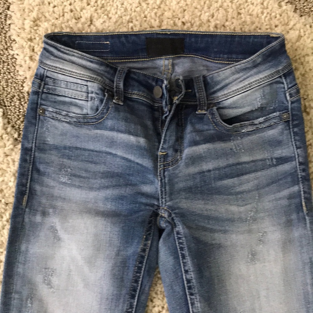 Buckle black light wash skinny jeans. Size 24x32